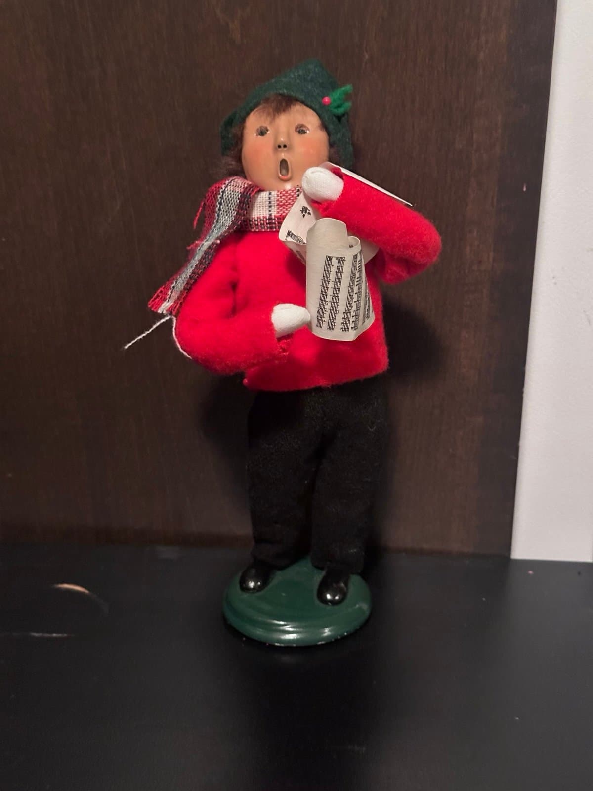 Byers Choice Caroler 2000 Traditional Child With Music Sheet GUC