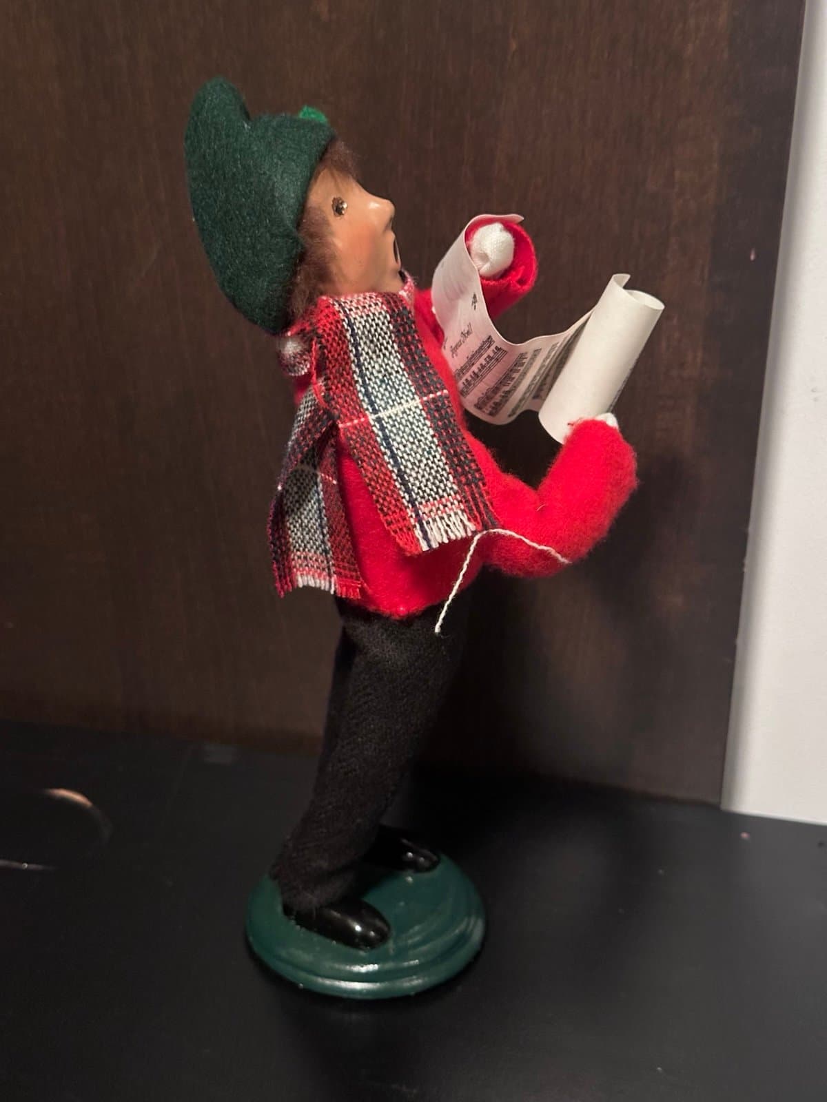 Byers Choice Caroler 2000 Traditional Child With Music Sheet GUC - Thumbnail 2