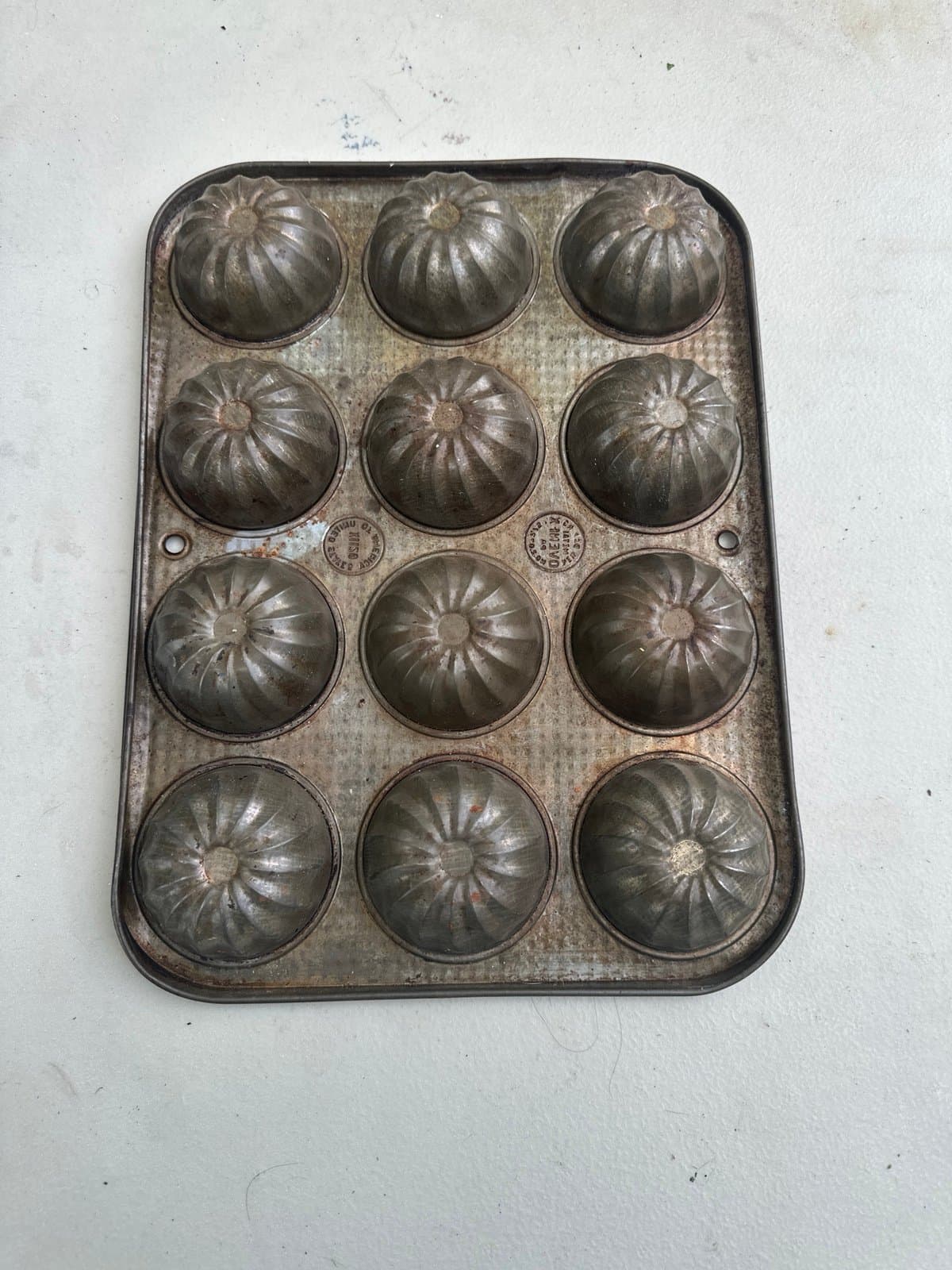 4 Vintage Antique Ekco Ovenex Muffin Tins- T-120 & X1120 - Thumbnail 9