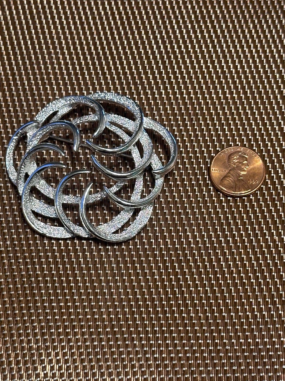 Vintage Sarah Coventry Large Round Connecting Swirl Brooch Pin - Thumbnail 4
