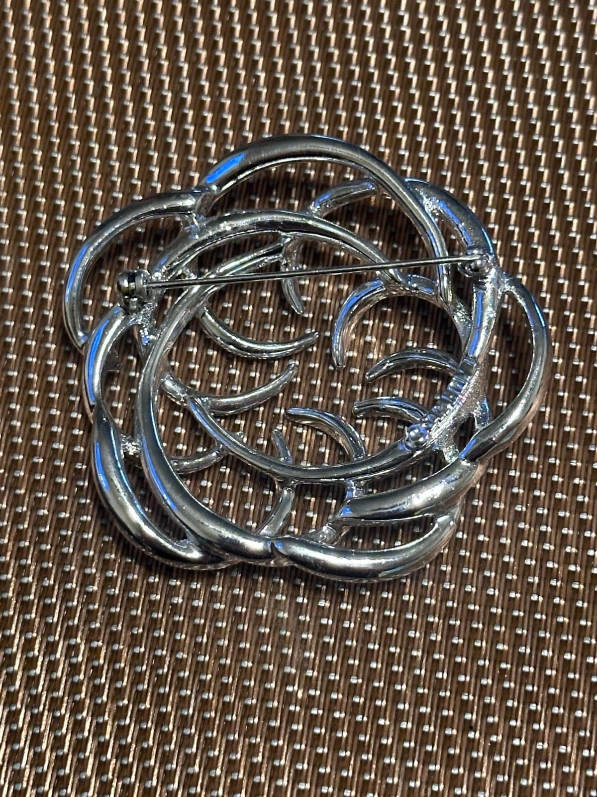 Vintage Sarah Coventry Large Round Connecting Swirl Brooch Pin - Thumbnail 2