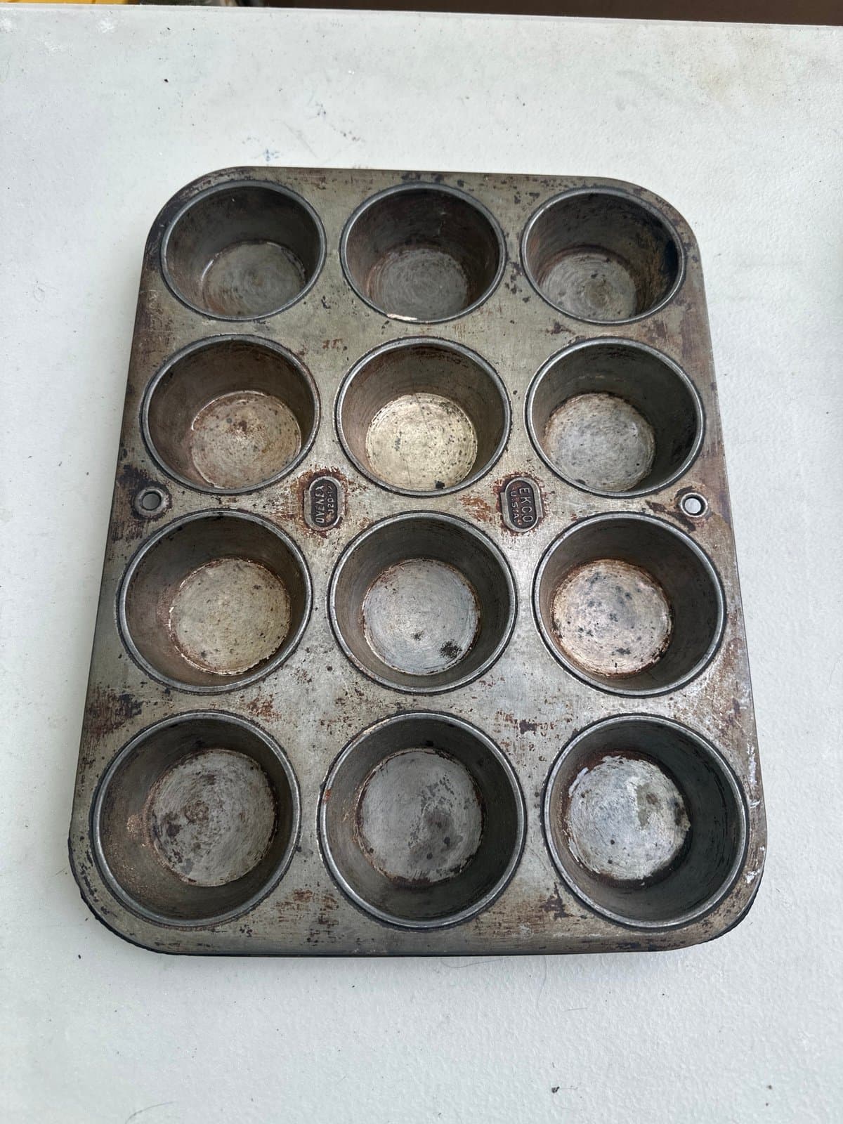 4 Vintage Antique Ekco Ovenex Muffin Tins- T-120 & X1120 - Thumbnail 2