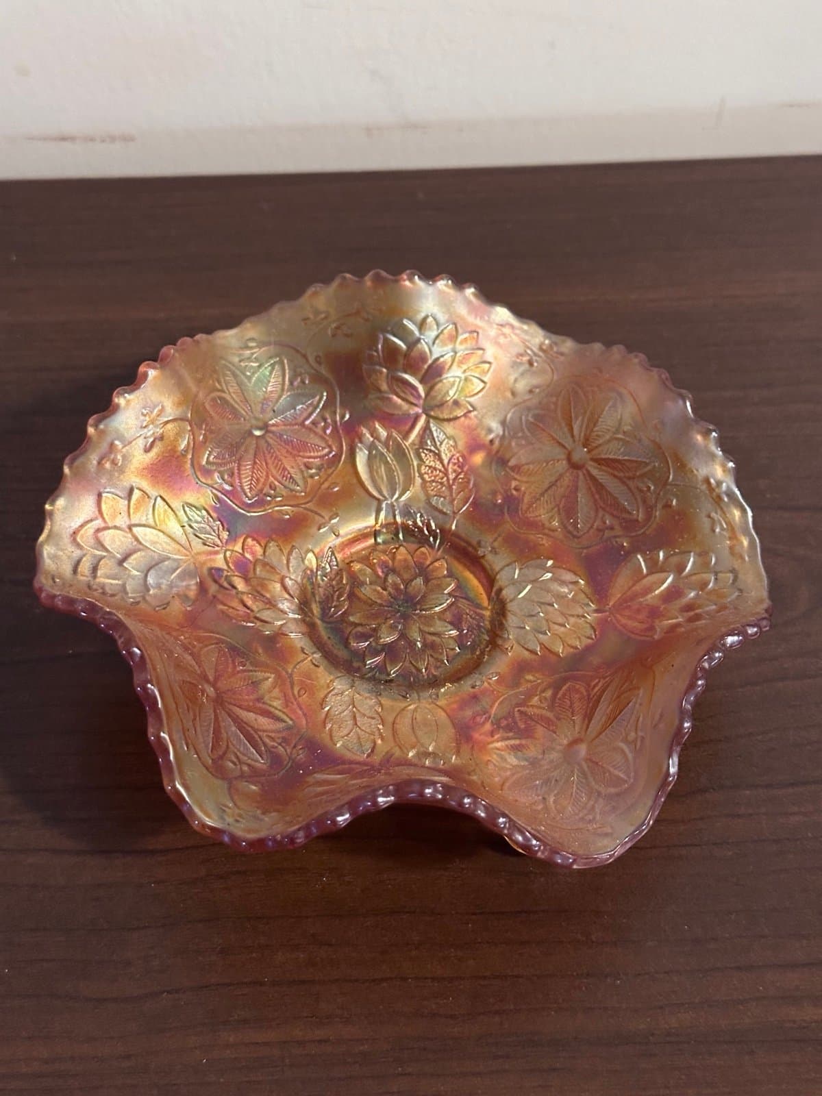 Beautiful Unmarked Carnival Glass Dish 5.75”X2.25”