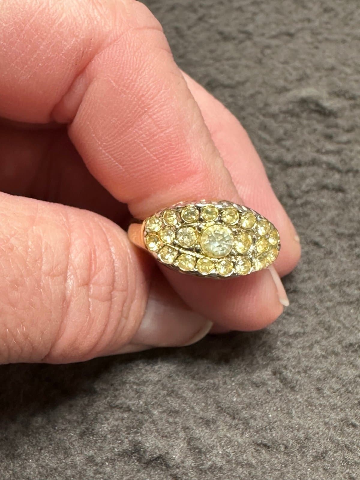 Beautiful 18k GP Women’s Size 8 Ring / Diamond Accents