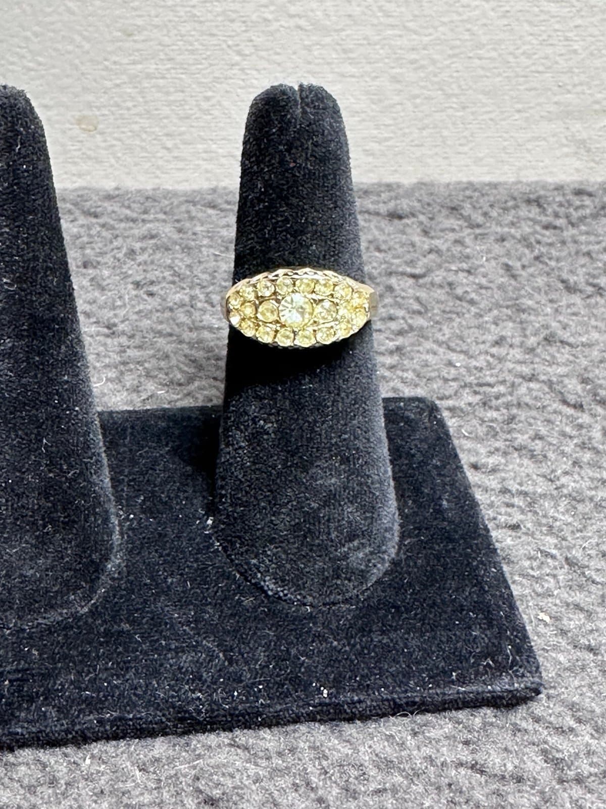 Beautiful 18k GP Women’s Size 8 Ring / Diamond Accents - Thumbnail 7