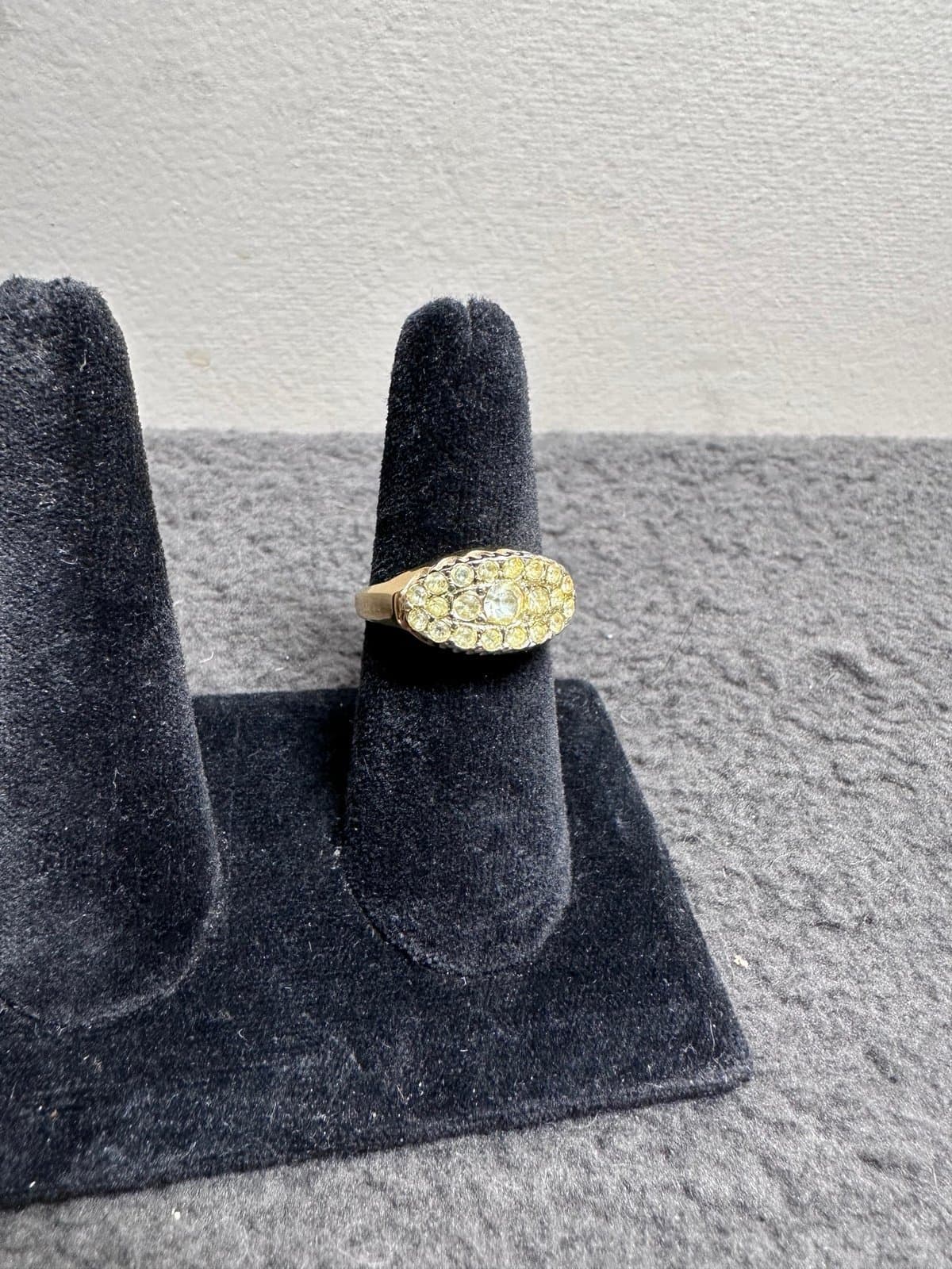Beautiful 18k GP Women’s Size 8 Ring / Diamond Accents - Thumbnail 9