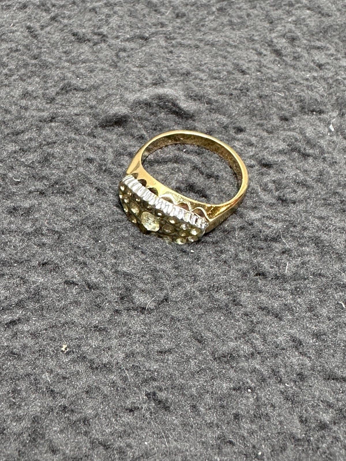 Beautiful 18k GP Women’s Size 8 Ring / Diamond Accents - Thumbnail 4