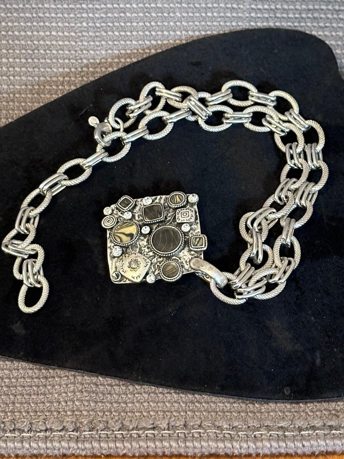 Trendy thick chain linked 22” silver necklace! - Thumbnail 3