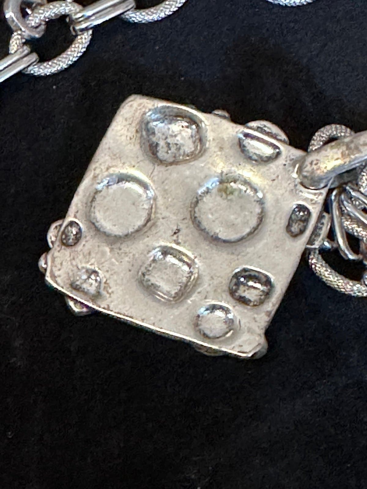 Trendy thick chain linked 22” silver necklace! - Thumbnail 5
