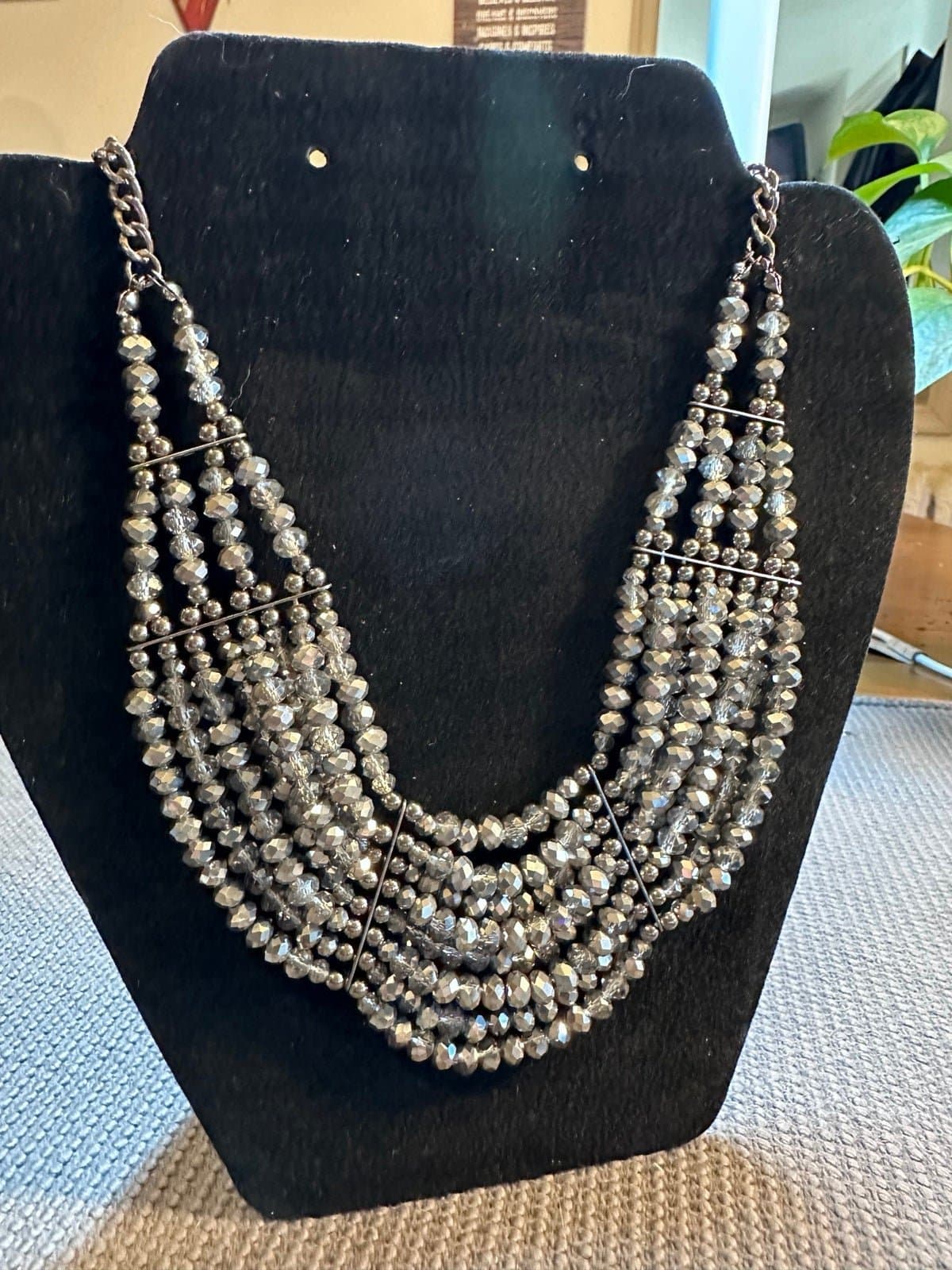 Beautiful shiney beaded swag necklace-unsigned - Thumbnail 2
