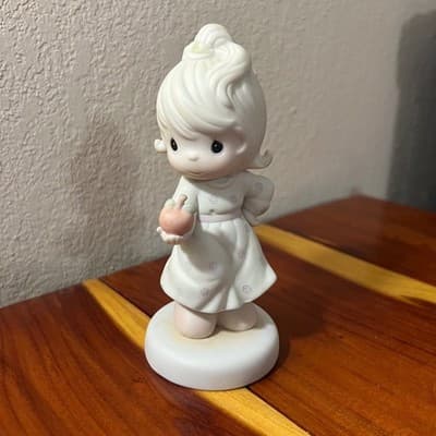 Precious Moments Yield Not To Temptation Girl with Apple Figurine #521310 1989