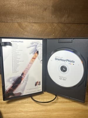 One Hour Photo (DVD, 2002) - Thumbnail 3