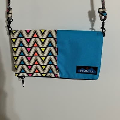 KAVU Keeper Crossbody Bag Blue Geometric Chevron Canvas Rope Strap Organizer - Thumbnail 2