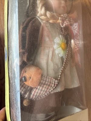Victorian Beauty ~ Porcelain Doll 12" Adorable blonde - Thumbnail 4