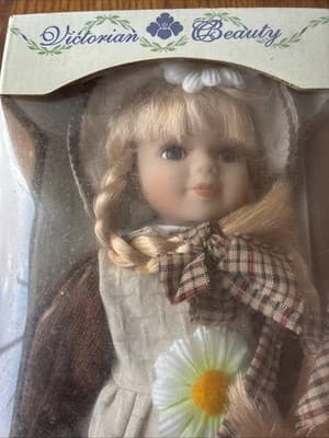 Victorian Beauty ~ Porcelain Doll 12" Adorable blonde - Thumbnail 3