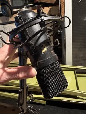 Tonor microphone TC20 With Stand LARGE DIAPHRAM.In good Shape - Thumbnail 3