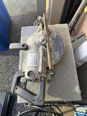 Black & Decker 7 1/4” Industrial Saw Worm Drive Model 3051 WORKS Great - Thumbnail 2