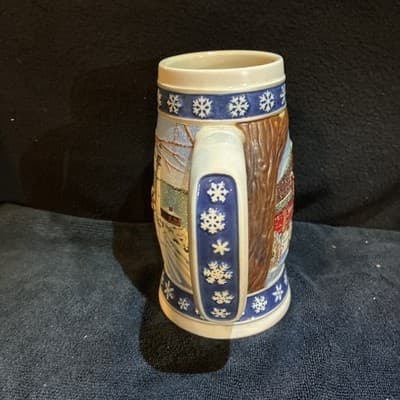 Budweiser Beer Stein 1995 Christmas Ceramic Collectible Lighting The Way Home 3D - Thumbnail 4