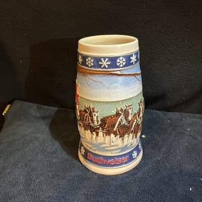 Budweiser Beer Stein 1995 Christmas Ceramic Collectible Lighting The Way Home 3D - Thumbnail 2