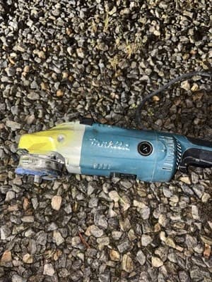 Variety Of concrete tools used and new - Thumbnail 21