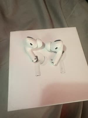 Original Apple AirPods Pro A2190 A2083 A2084 in good working condition - Thumbnail 4