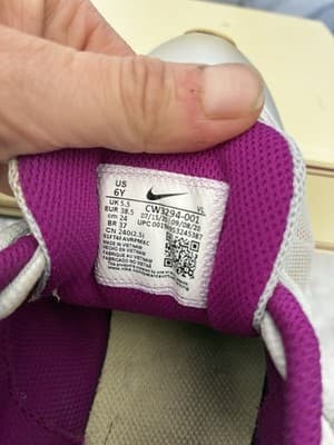 Nike star runner girls silver and purple tennishoes size 6 - Thumbnail 7