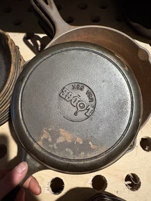 Lodge Cast Iron Skillet And Pans - Thumbnail 12