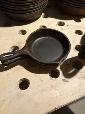 Lodge Cast Iron Skillet And Pans - Thumbnail 15