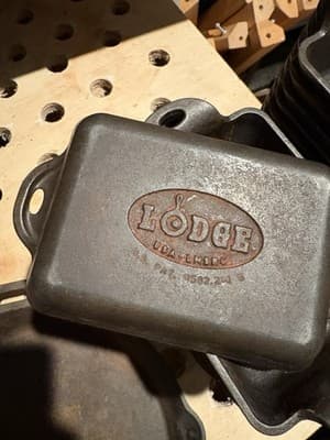 Lodge Cast Iron Skillet And Pans - Thumbnail 4