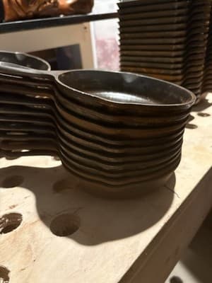 Lodge Cast Iron Skillet And Pans - Thumbnail 7