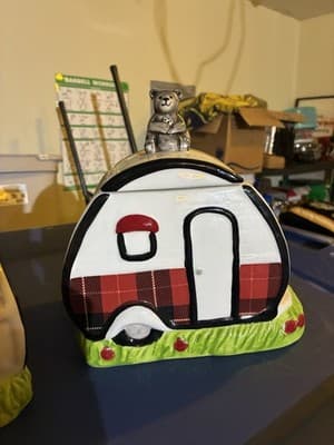Cookie Jars With Camping Bears 2 Pack - Thumbnail 6