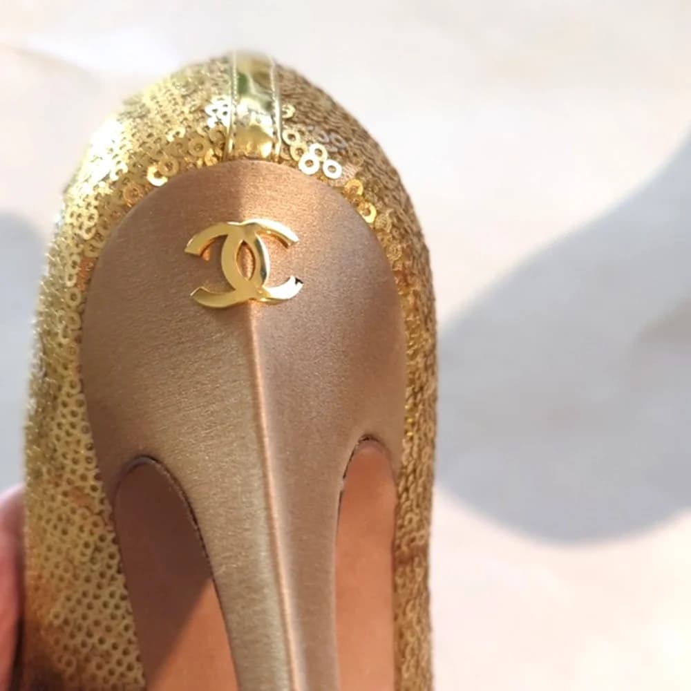 CHANEL Quilted Sequin‎ Satin round toe gold celebrity heels size 6.5 - Thumbnail 11