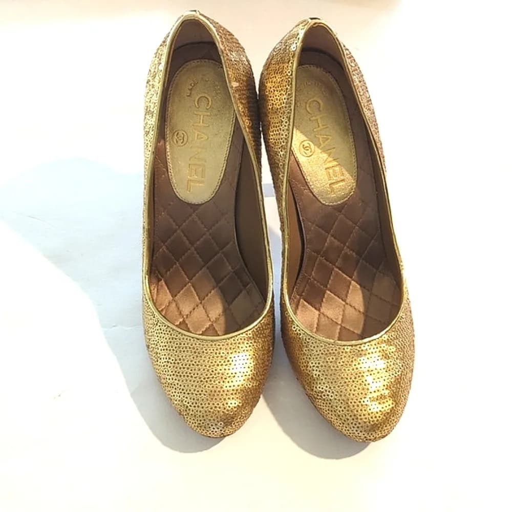 CHANEL Quilted Sequin‎ Satin round toe gold celebrity heels size 6.5 - Thumbnail 4