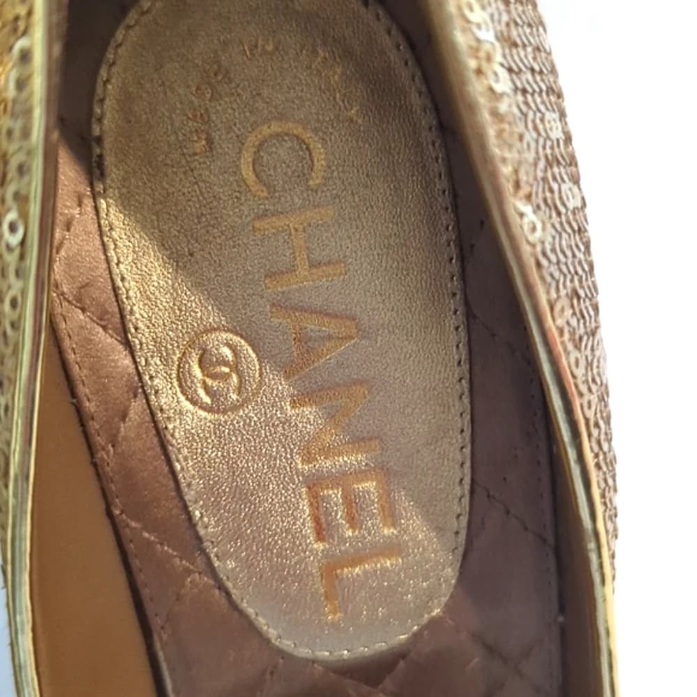 CHANEL Quilted Sequin‎ Satin round toe gold celebrity heels size 6.5 - Thumbnail 6