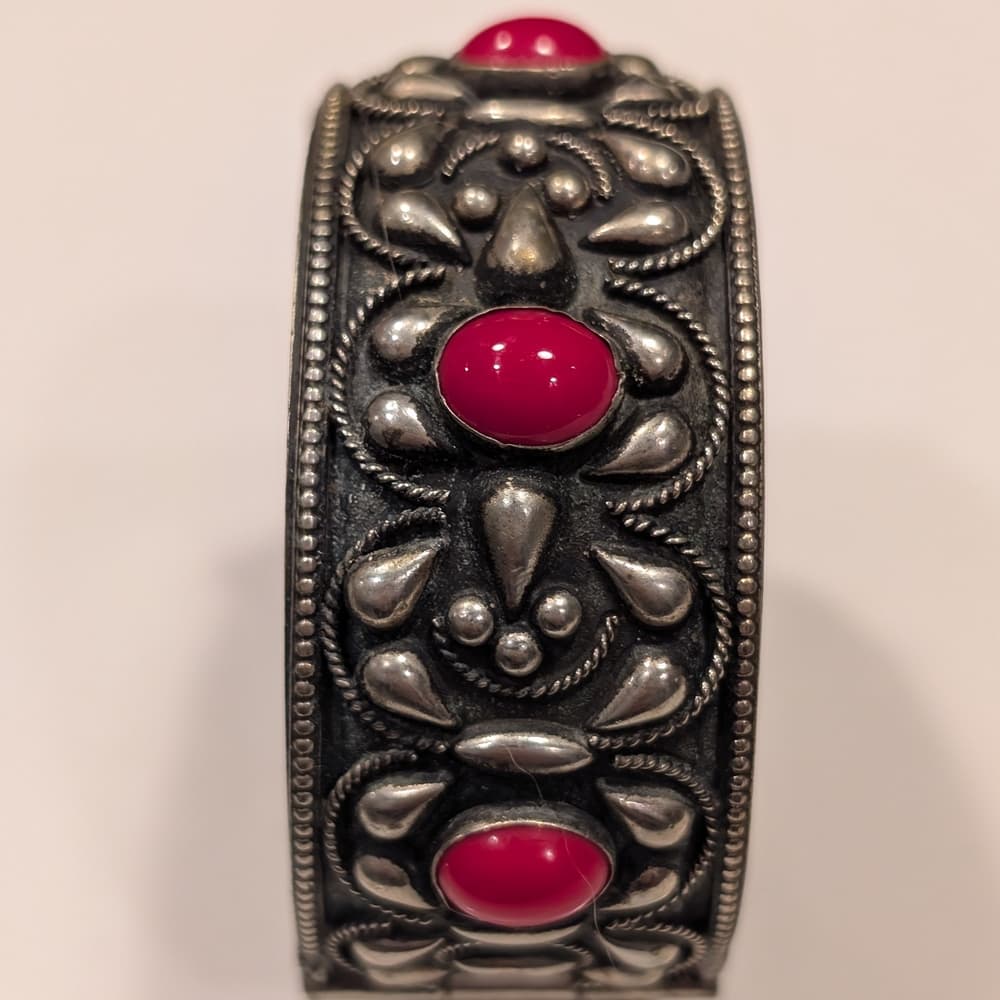 Vintage Italy Repousse Alpacca Silver Floral Cuff Bracelet Red Cabochons - Thumbnail 2