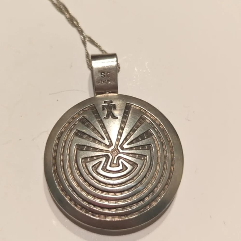 Vintage Navajo Sterling silver bear necklace - Thumbnail 2