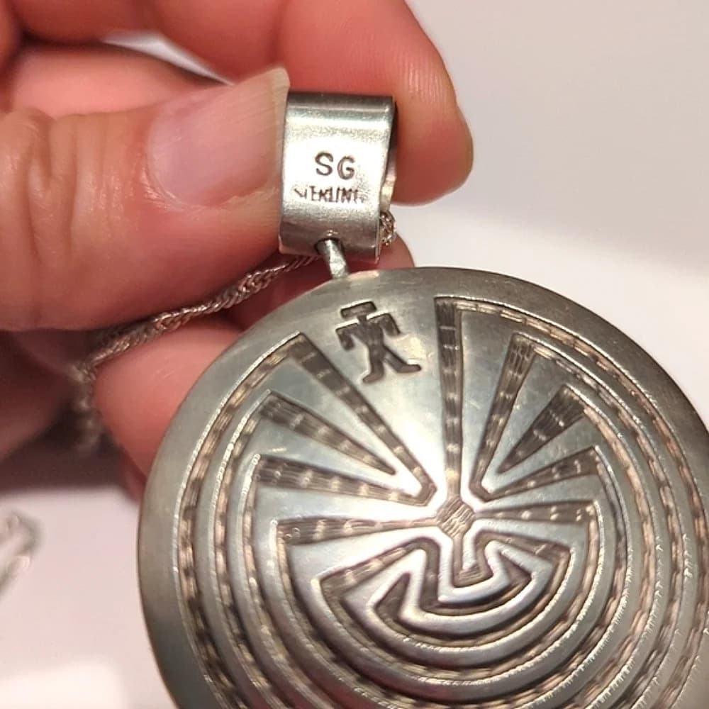 Vintage Navajo Sterling silver bear necklace - Thumbnail 3