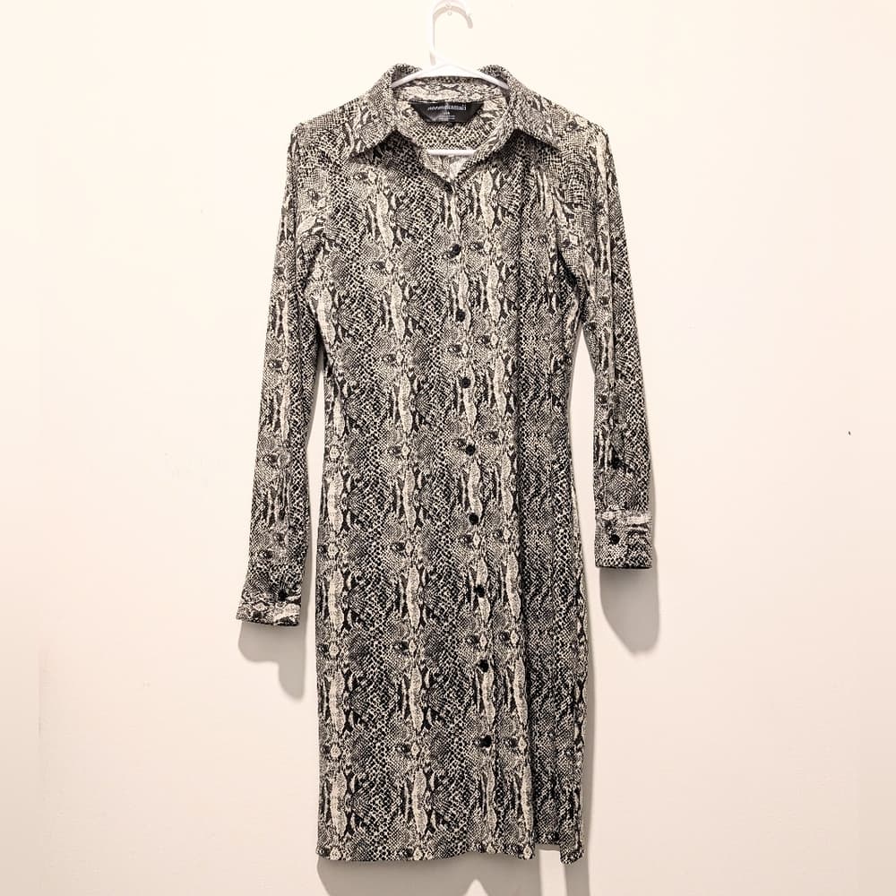 Norma Kamali Long-Sleeve Snake Print Shirt Dress in Beige and Black - Thumbnail 5