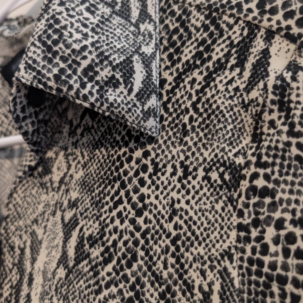 Norma Kamali Long-Sleeve Snake Print Shirt Dress in Beige and Black - Thumbnail 3