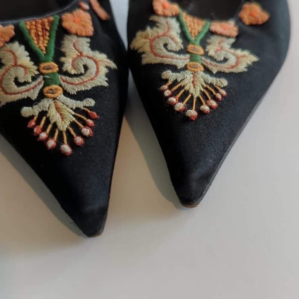 Fendi Vintage Embroidered black satin Boho kitten Heels size 6 - Thumbnail 10