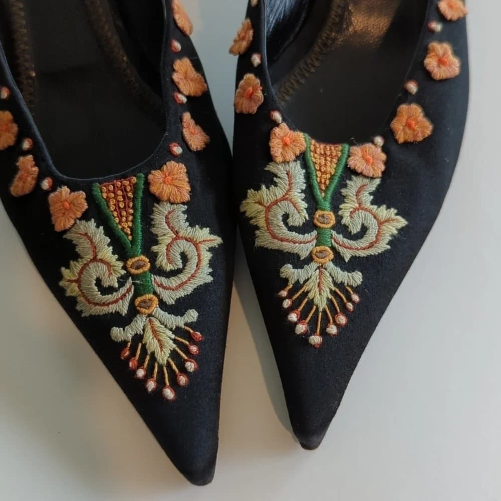 Fendi Vintage Embroidered black satin Boho kitten Heels size 6 - Thumbnail 9