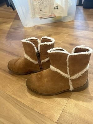 UGG Girl's Coletta Boots Chestnut Brown Suede & Fur, Kid's Size 10 - Thumbnail 2