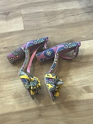 Gianni Bini Size 9 Pink, Yellow, Blue Ankle Strap Peep Toe Stylish Sandal - Thumbnail 2
