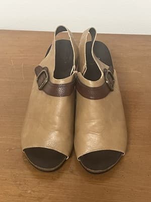 Boutique by Corkys Music Open Toe Comfort Brown Wedge Strap Buckle sz 10