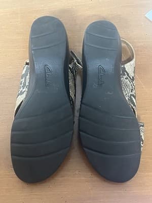 Clarks Collection Snakeprint Leather Soft Cushion Sandals Size 10M - Thumbnail 2