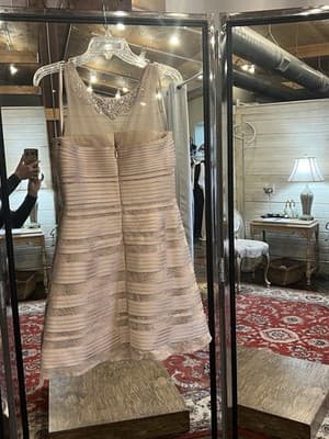 BCBG MaxazriaDress Champagne Formal Women Sz 8 NWOT Old Hollywood Elegant. - Thumbnail 2