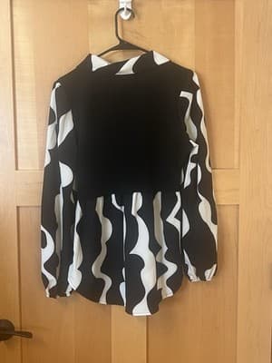 Black And White Blouse Size Medium Excellent Condition - Thumbnail 2