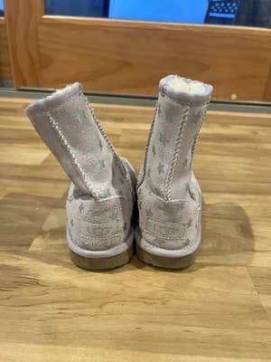 Girls Ugg Boots Shoes Uggs Kids Classic Short II Stars Lilac Size 2 US - Thumbnail 3