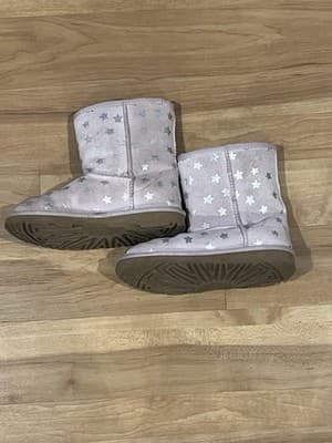 Girls Ugg Boots Shoes Uggs Kids Classic Short II Stars Lilac Size 2 US