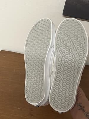 Vans Men’s 6.5 Women’s 8 Classic Slip On in True White Everyday Sneakers - Thumbnail 5